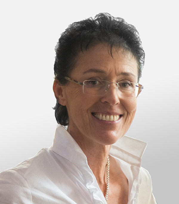 Portrait Dr. Ursula Gruber, Fachärztin für Psychotherapeutische Medizin, Fachärztin für Innere Medizin, Psychotherapeutin und Coach in eigener Praxis